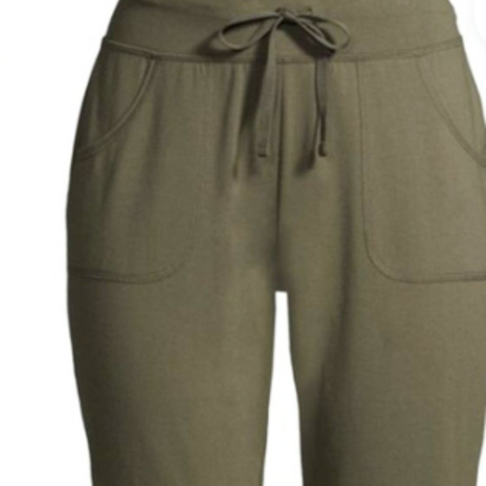 Pants capri womens size L (12-14) new 57% cotton 38% polyester 5% spandex green